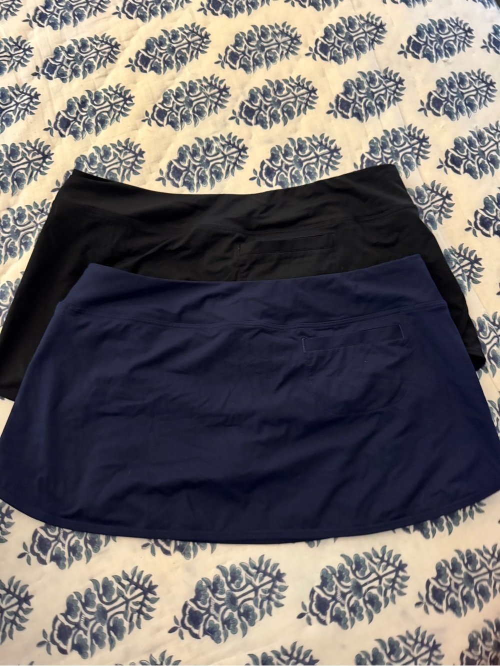 Athleta Set of 2 Women’s Active Swim Shorts- Navy and Black- size Medium